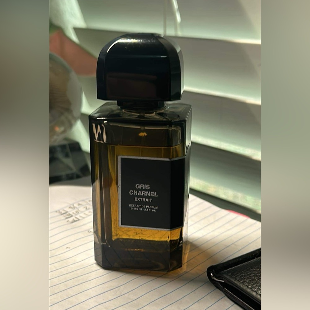 🚨 SOLD Bdk Gris Charnel Extrait